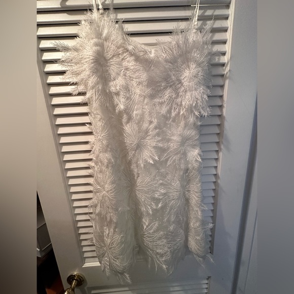 INAMORE White Feather dress - Picture 2 of 11